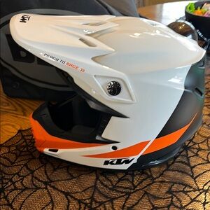 Bell KTM Moto 9 helmet with MIPS technology size L, like brand new in bag!